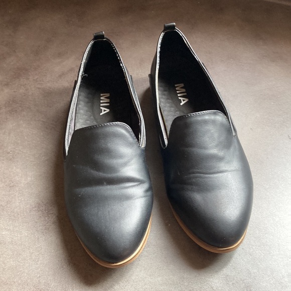 MIA Black Loafers (9) - Picture 3 of 10